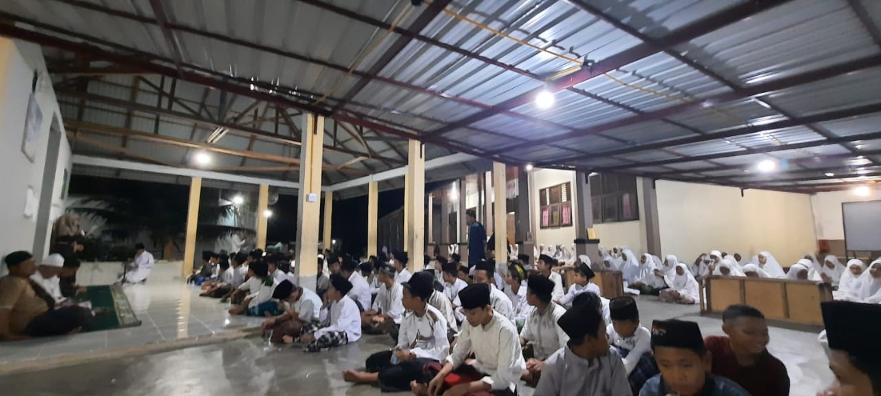Yasinan di Pondok Pesantren Nurul Furqon Siak untuk Almarhumah Sukarsih Binti Karno Pawiro
