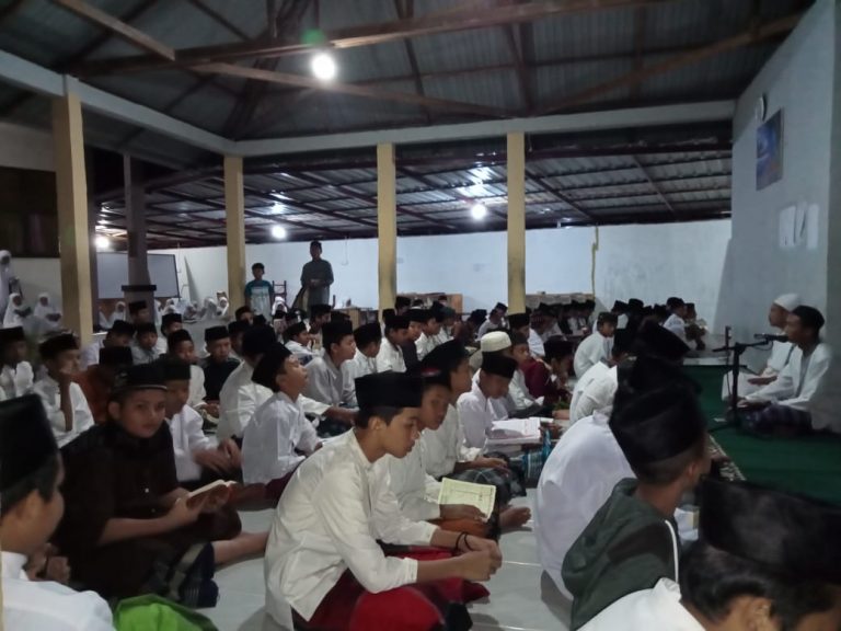 Yasinan di Pondok Pesantren Nurul Furqon Siak untuk Almarhumah Sukarsih Binti Karno Pawiro